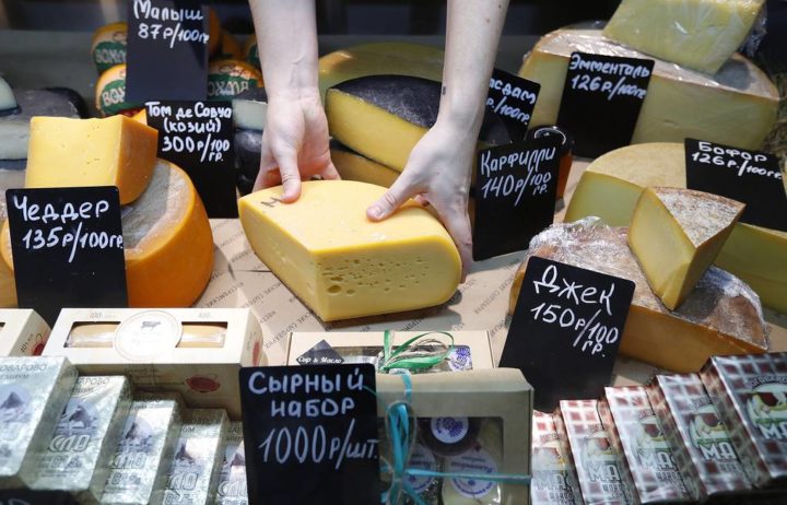 Виды сыра на прилавке