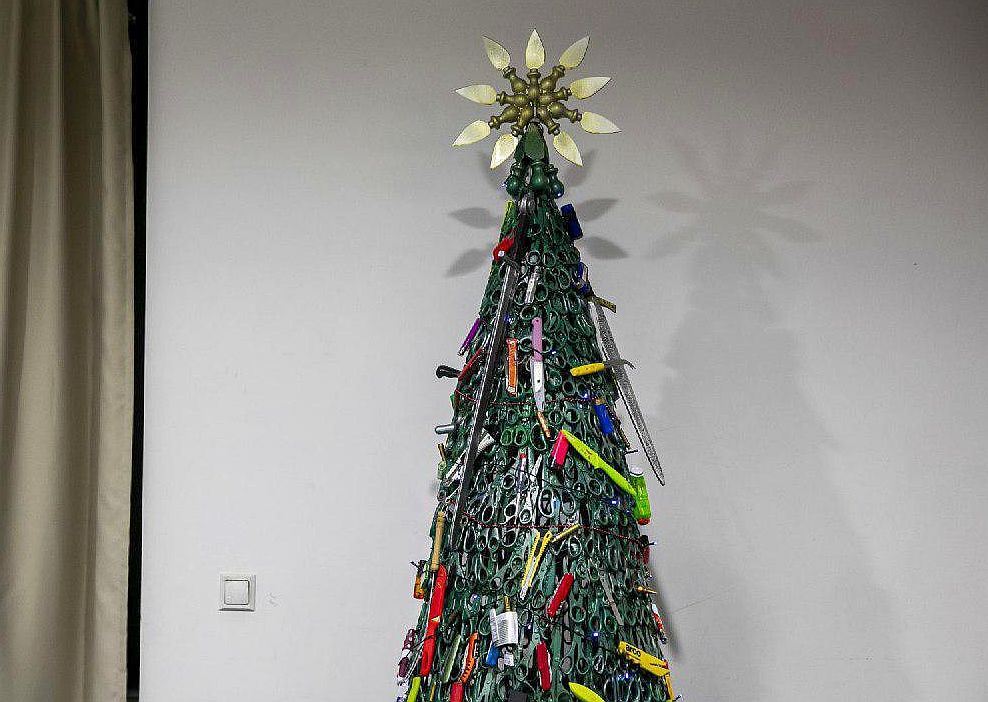 Новогодняя елка в аэропорту Вильнюса