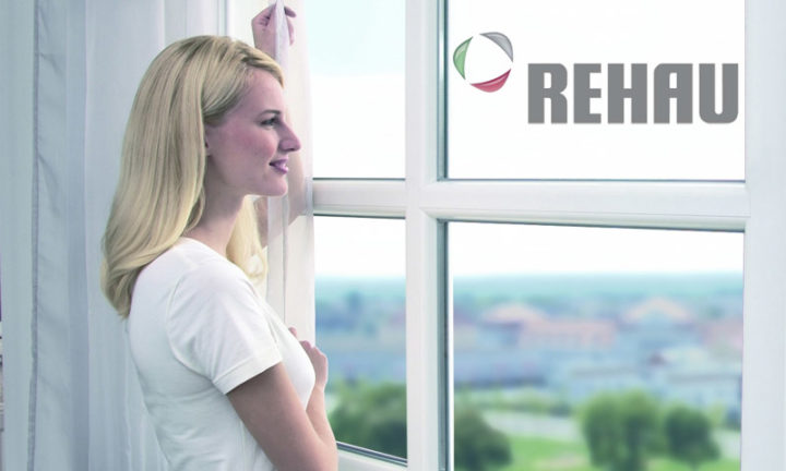 Девушка смотрит в окно и логотип REHAU