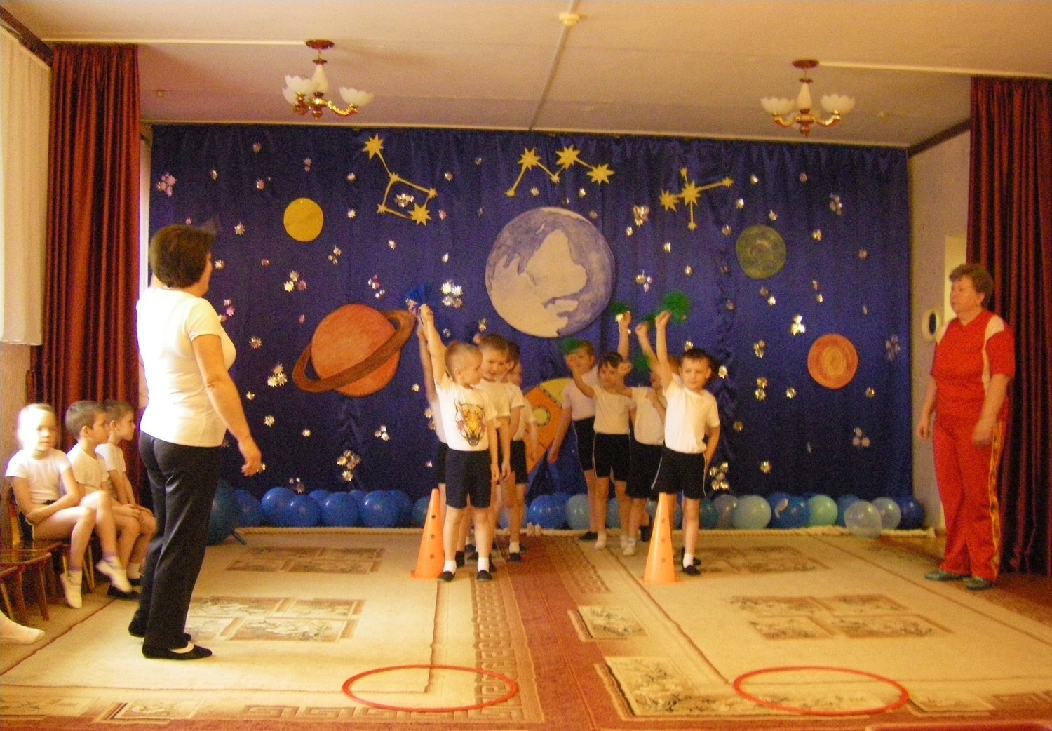 Оформление зала к дню космонавтики в детском саду